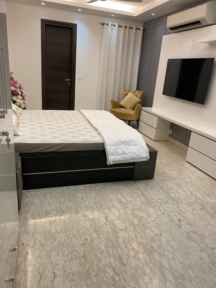 Bedroom, greater kailash i 3 Bedroom 208 Sq.Yd. Builder Floor In Greater Kailash I Delhi 9143076
