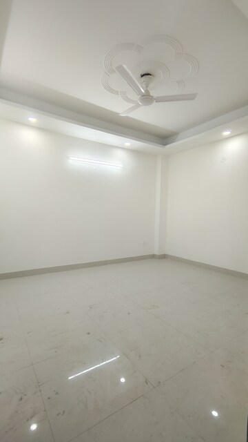 Room in 2 BHK Builder Floor at Palm Residency Chhatarpur, Chattarpur – for Rent