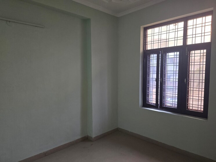 Room, sector 7 2 Bedroom 2600 Sq.Ft. Independent House In Sector 7 Gurgaon 9143079