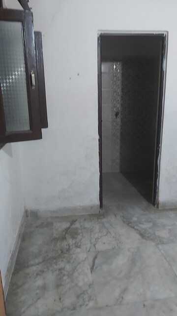 Furnished Amenities in 1 RK Builder Floor at Mayur Vihar – for Rent