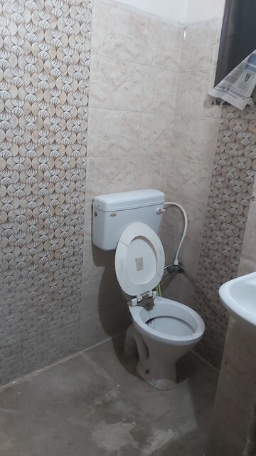Bathroom in 1 RK Builder Floor at Mayur Vihar – for Rent