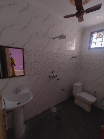 Bathroom in 2 BHK Builder Floor at Palm Residency Chhatarpur, Chattarpur – for Rent