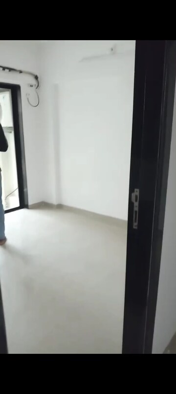 Room in 3 BHK Apartment at Atul Blue Meadows, Andheri East – for Rent