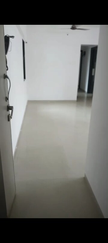 Room in 3 BHK Apartment at Atul Blue Meadows, Andheri East – for Rent