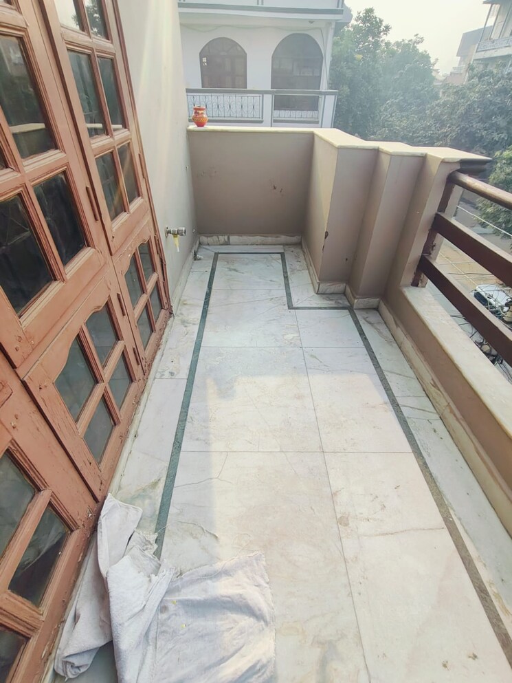 Balcony, sector 40 3 Bedroom 2249 Sq.Ft. Builder Floor In Sector 40 Gurgaon 9143128