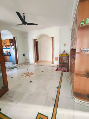 Building Lobby in 3 BHK Builder Floor at Sector 40 – for Rent