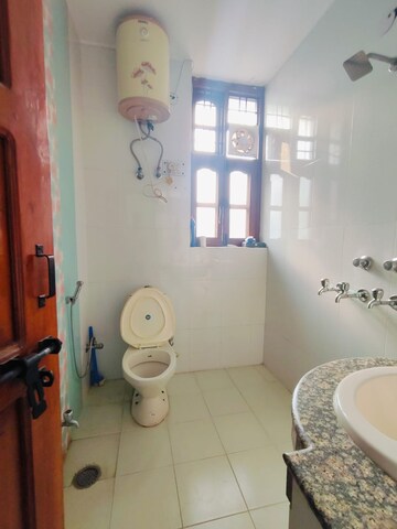 Bathroom in 3 BHK Builder Floor at Sector 40 – for Rent