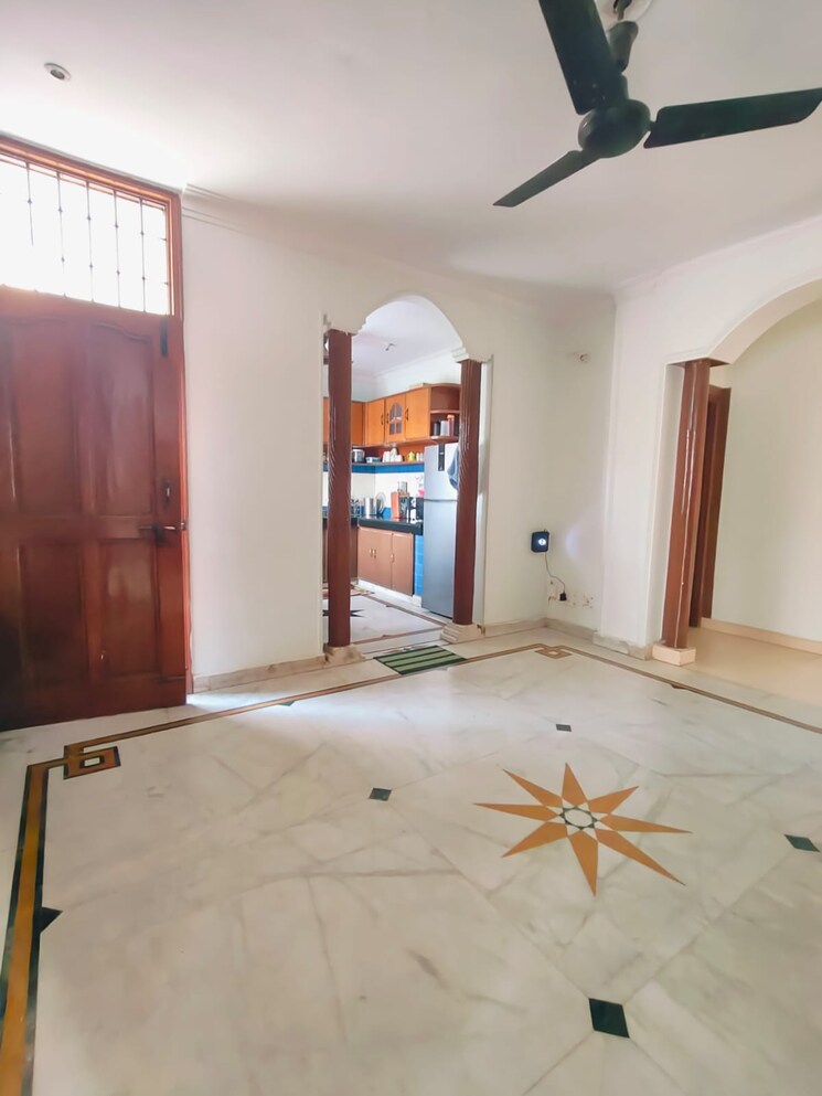 Room, sector 40 3 Bedroom 2249 Sq.Ft. Builder Floor In Sector 40 Gurgaon 9143128