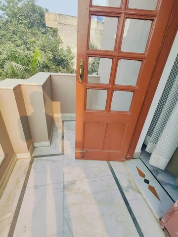 Balcony in 3 BHK Builder Floor at Sector 40 – for Rent