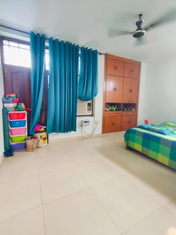 Living Room in 3 BHK Builder Floor at Sector 40 – for Rent