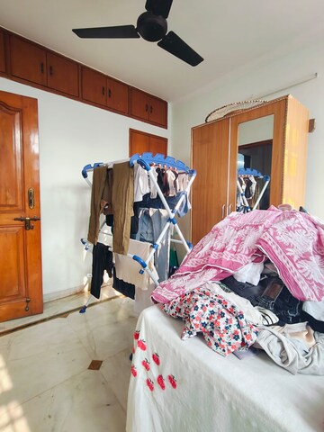 Bedroom in 3 BHK Builder Floor at Sector 40 – for Rent