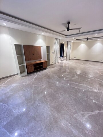 Room in 3 BHK Builder Floor at Sector 46 – for Rent