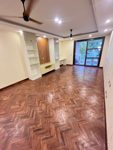 Bedroom in 3 BHK Builder Floor at Sector 46 – for Rent