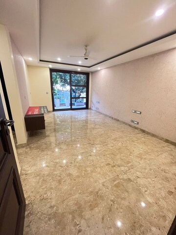 Room in 3 BHK Builder Floor at Sector 46 – for Rent