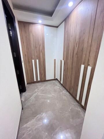 Building Lobby in 3 BHK Builder Floor at Sector 46 – for Rent