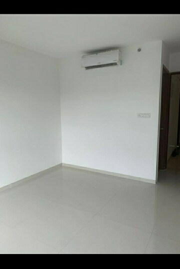 Room in 2 BHK Apartment at Clover Crescent, Viman Nagar – for Rent
