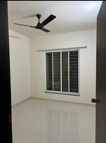 Room in 2 BHK Apartment at Clover Crescent, Viman Nagar – for Rent