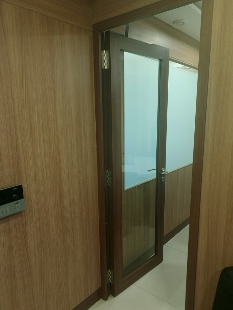 Room, srishti-plaza Commercial Office Space 520 Sq.Ft. In Andheri East Mumbai 9143138