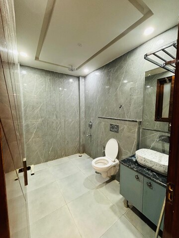 Bathroom in 2 BHK Builder Floor at Sector 46 – for Rent
