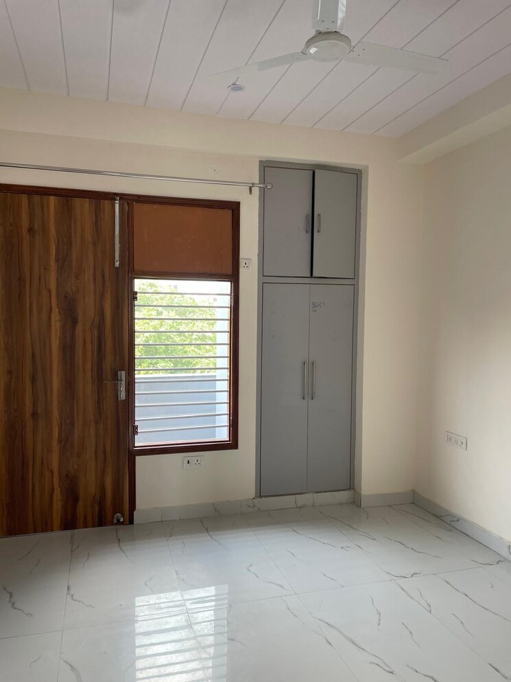 Room, sector 46 2 Bedroom 1481 Sq.Ft. Builder Floor In Sector 46 Gurgaon 9143173