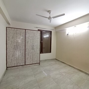 Room in 2 BHK Builder Floor at Sector 46 – for Rent