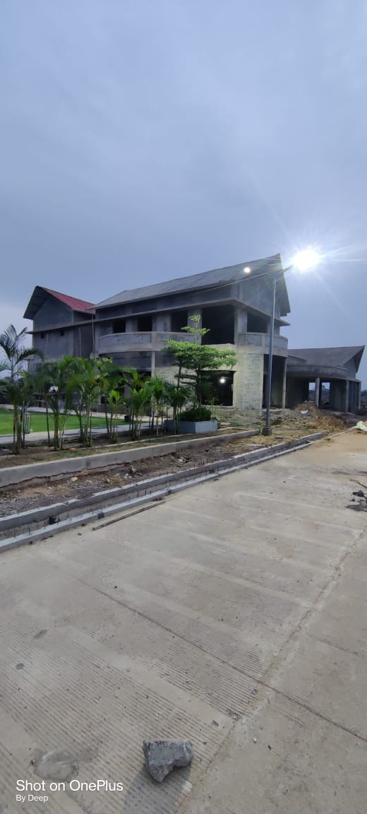 Plot For Sale in Royal Avenue 