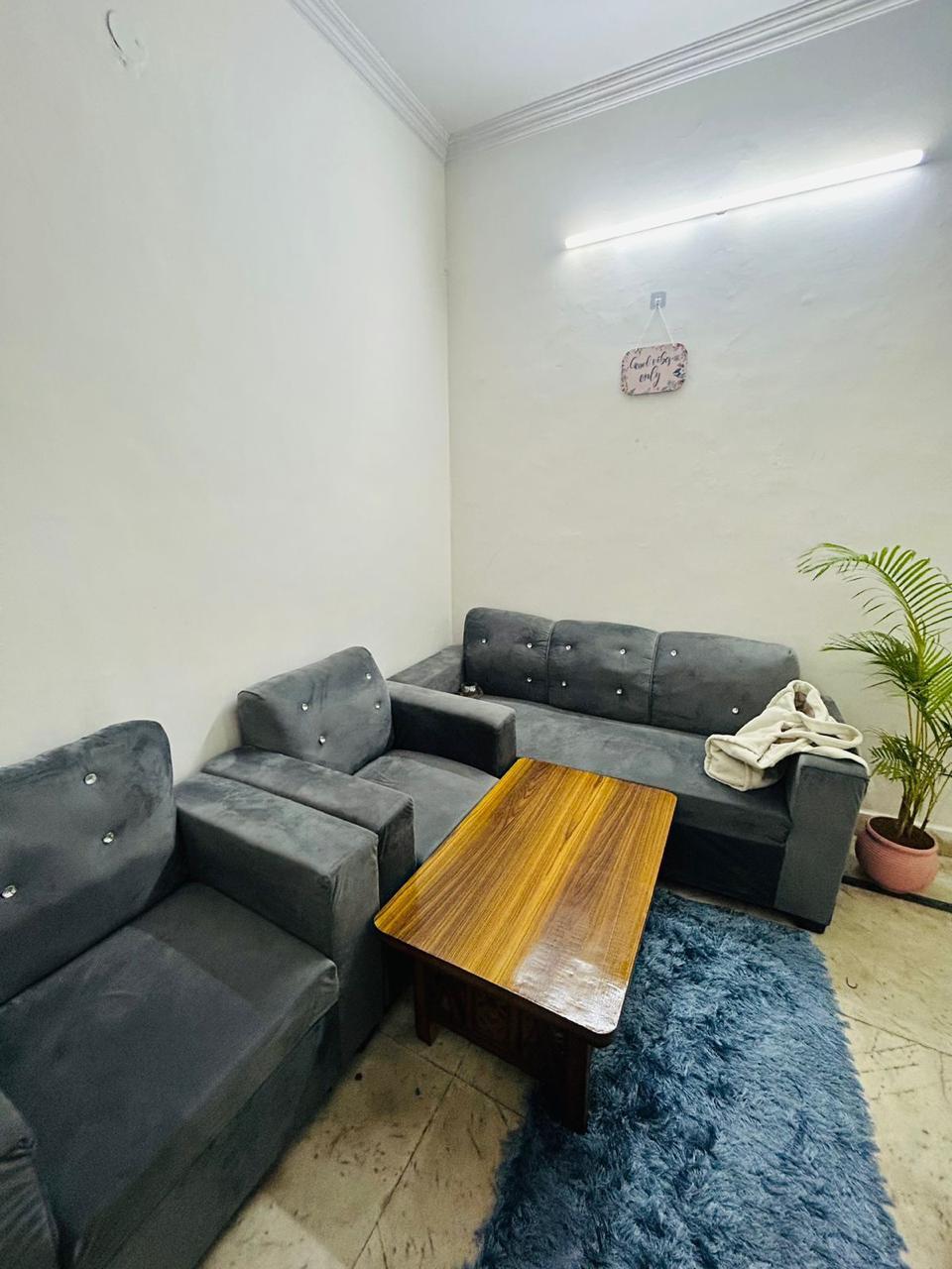 1 BHK Builder Floor For Rent in Ignou Road 