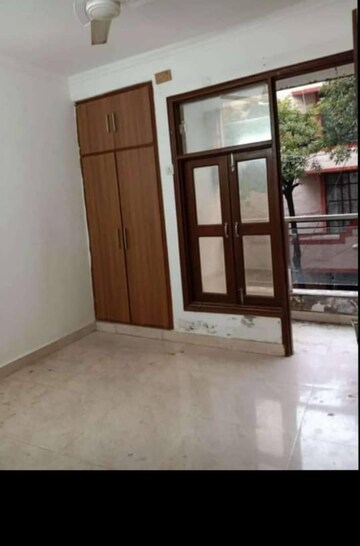 Room in 2 BHK Builder Floor at Kishangarh – for Rent