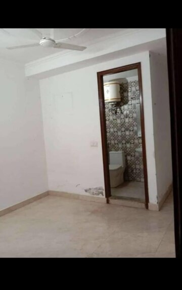 Room in 2 BHK Builder Floor at Kishangarh – for Rent
