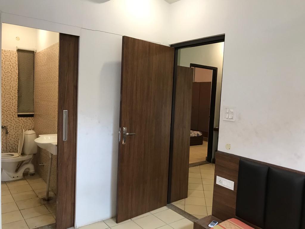 3 BHK Apartment For Rent in RWA Apartments Sector 26