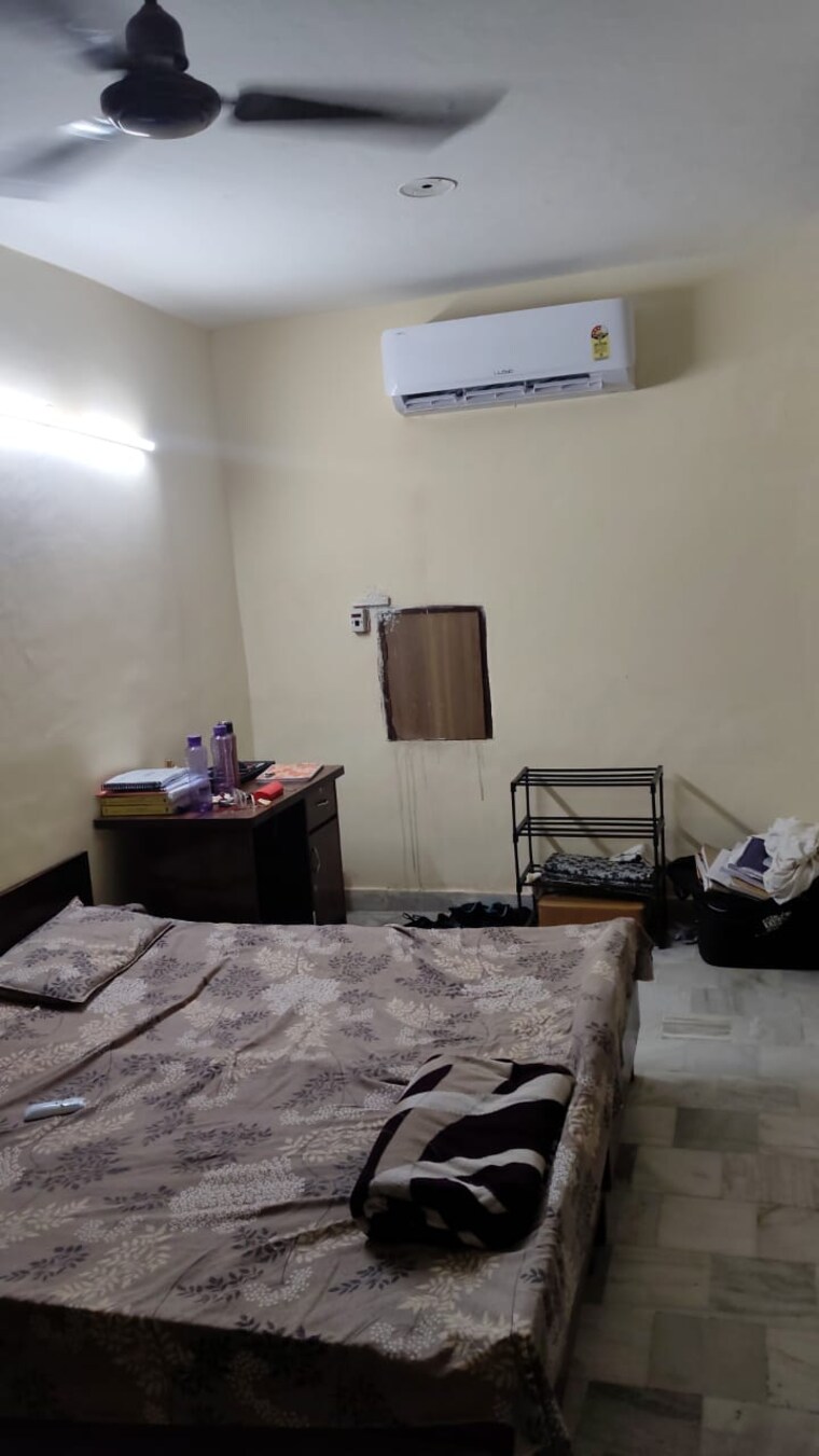 Room, sector 40 2 Bedroom 900 Sq.Ft. Independent House In Sector 40 Chandigarh 9143242