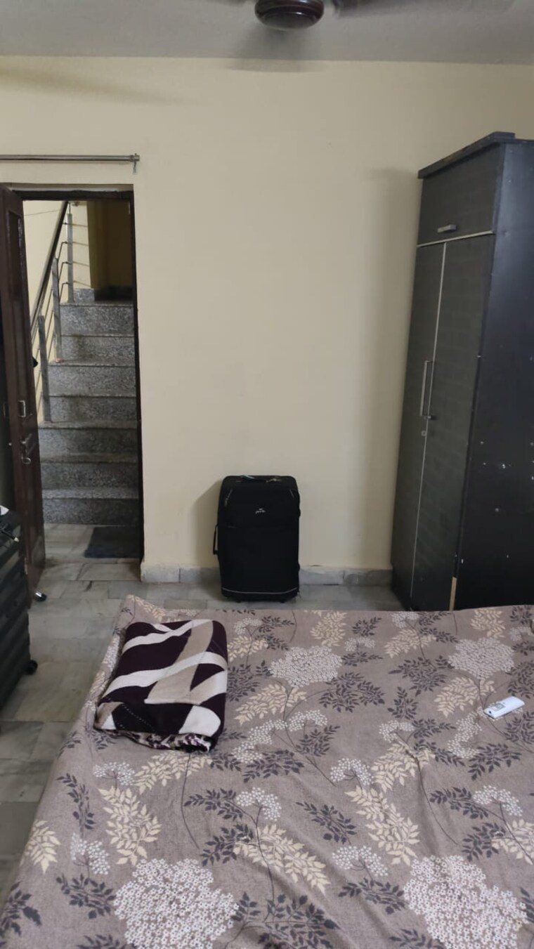 Room, sector 40 2 Bedroom 900 Sq.Ft. Independent House In Sector 40 Chandigarh 9143242