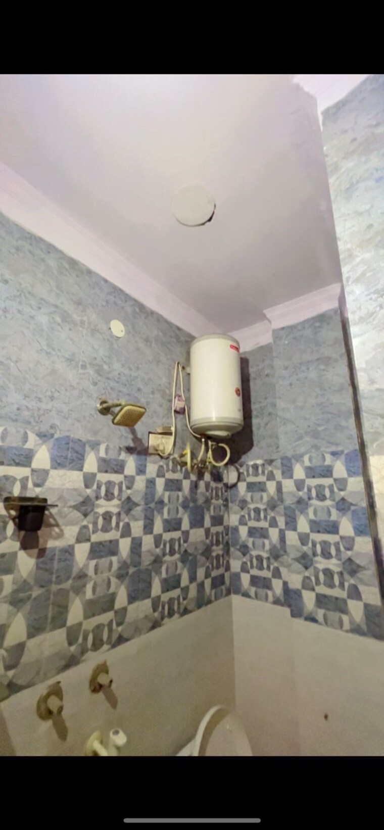 Bathroom, uttam nagar 2 Bedroom 90 Sq.Yd. Builder Floor In Uttam Nagar Delhi 9143239