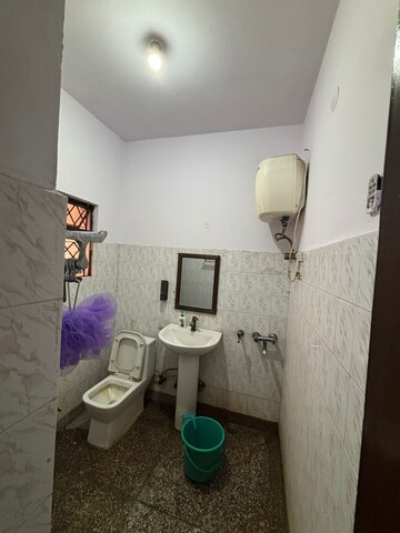 Bathroom in 2.5 BHK Apartment at Supertech 34 Pavilion, Sector 34 – for Rent