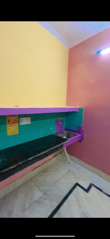Furnished Amenities in 2.5 BHK Builder Floor at Uttam Nagar – for Rent