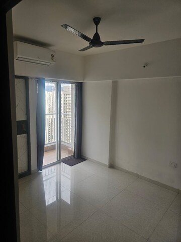 Room in 2 BHK Apartment at Lodha Amara, Kolshet Road – for Rent