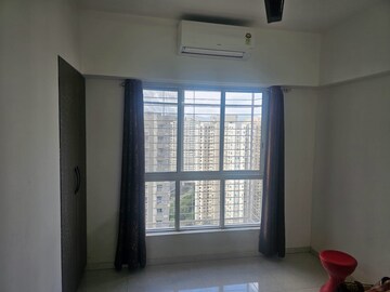 Room in 2 BHK Apartment at Lodha Amara, Kolshet Road – for Rent