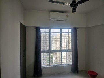 Room in 2 BHK Apartment at Lodha Amara, Kolshet Road – for Rent
