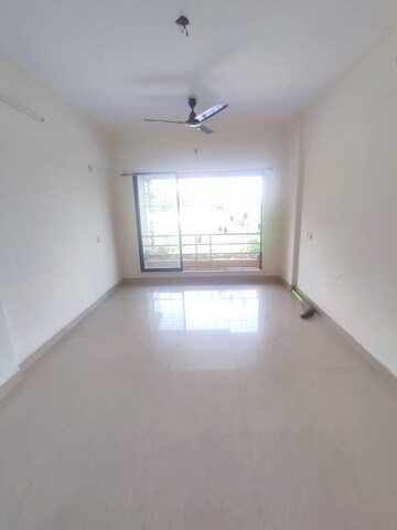 Room in 2 BHK Apartment at Suman Heritage, Nerul – for Rent