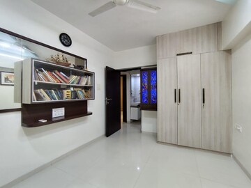 Room in 2.5 BHK Apartment at Bharat Arize, Goregaon West – for Rent