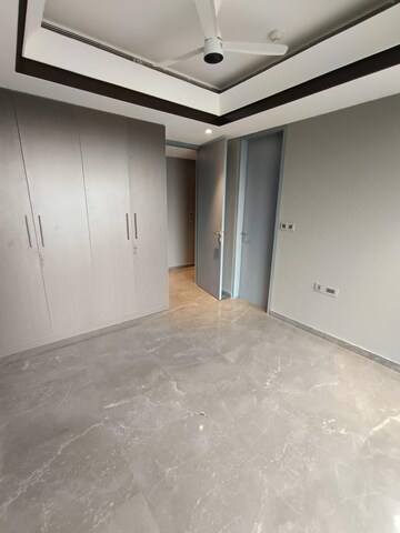 Room in 4 BHK Apartment at Lodha Trump Tower, Worli – for Rent