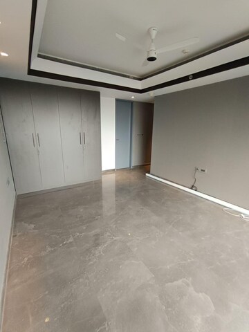 Room in 4 BHK Apartment at Lodha Trump Tower, Worli – for Rent