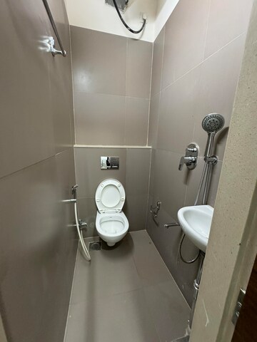 Furnished Amenities in 4 BHK Apartment at Kohinoor Square Altissimo, Dadar West – for Rent
