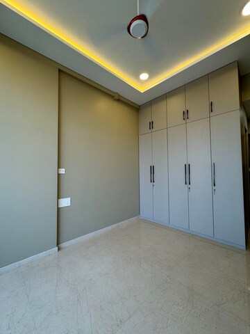 Furnished Amenities in 4 BHK Apartment at Kohinoor Square Altissimo, Dadar West – for Rent