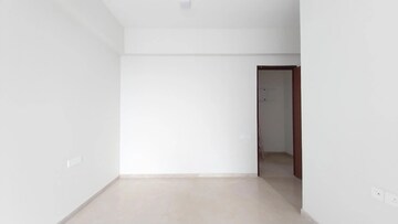 Room in 5 BHK Apartment at Omkar Alta Monte, Malad East – for Rent