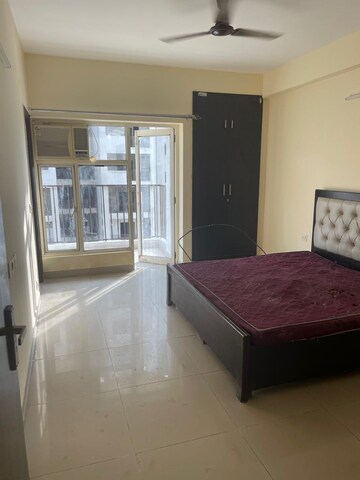Room in 2 BHK Apartment at Gaur City 2 - 14th Avenue, Sector 16c Greater Noida – for Rent
