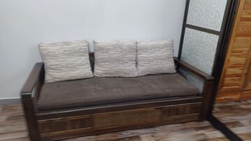 Room in 1 RK Apartment at Nagari Niwara CHS, Goregaon East – for Rent