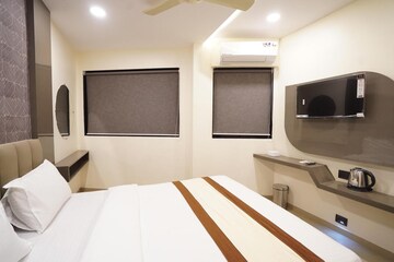 Bedroom in 2 BHK Apartment at Norita Chs Ltd, Powai – for Rent