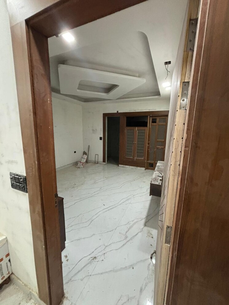 Room, new industrial township 5 3 Bedroom 233 Sq.Yd. Builder Floor In New Industrial Township 5 Faridabad 9143353