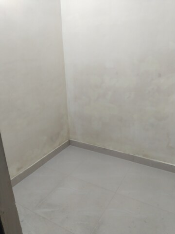 Room in 1.5 BHK Builder Floor at Gomti Nagar – for Rent